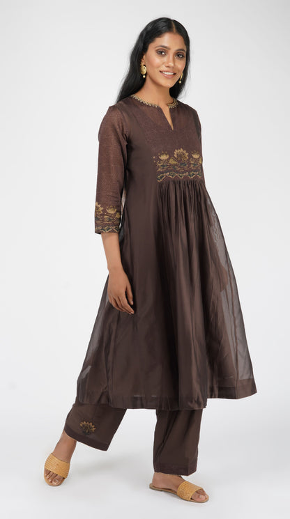 Chanderi Kurta with gathers with a lotus block print on the yoke.