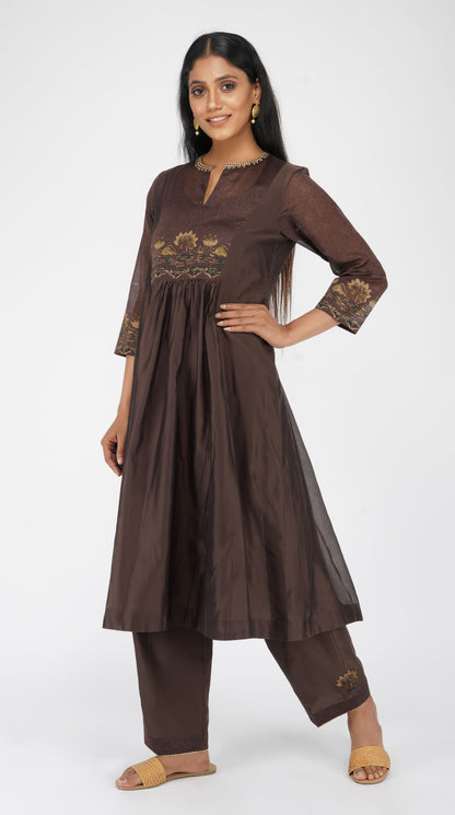 Chanderi Kurta with gathers with a lotus block print on the yoke.