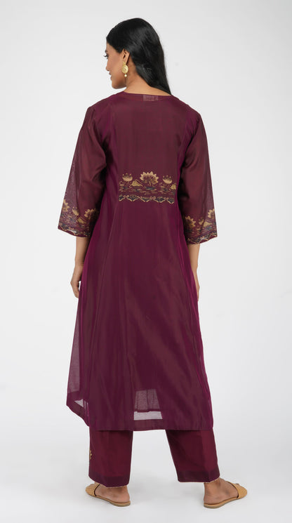 Chanderi Kurta with gathers with a lotus block print on the yoke.