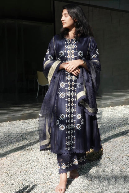 Navy Block printed straight kurta set with lace detailing on pants and organza dupatta