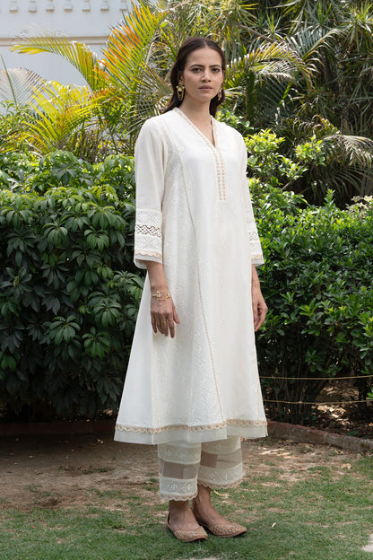 Off White Buti Embroidered Panelled Kurta Set