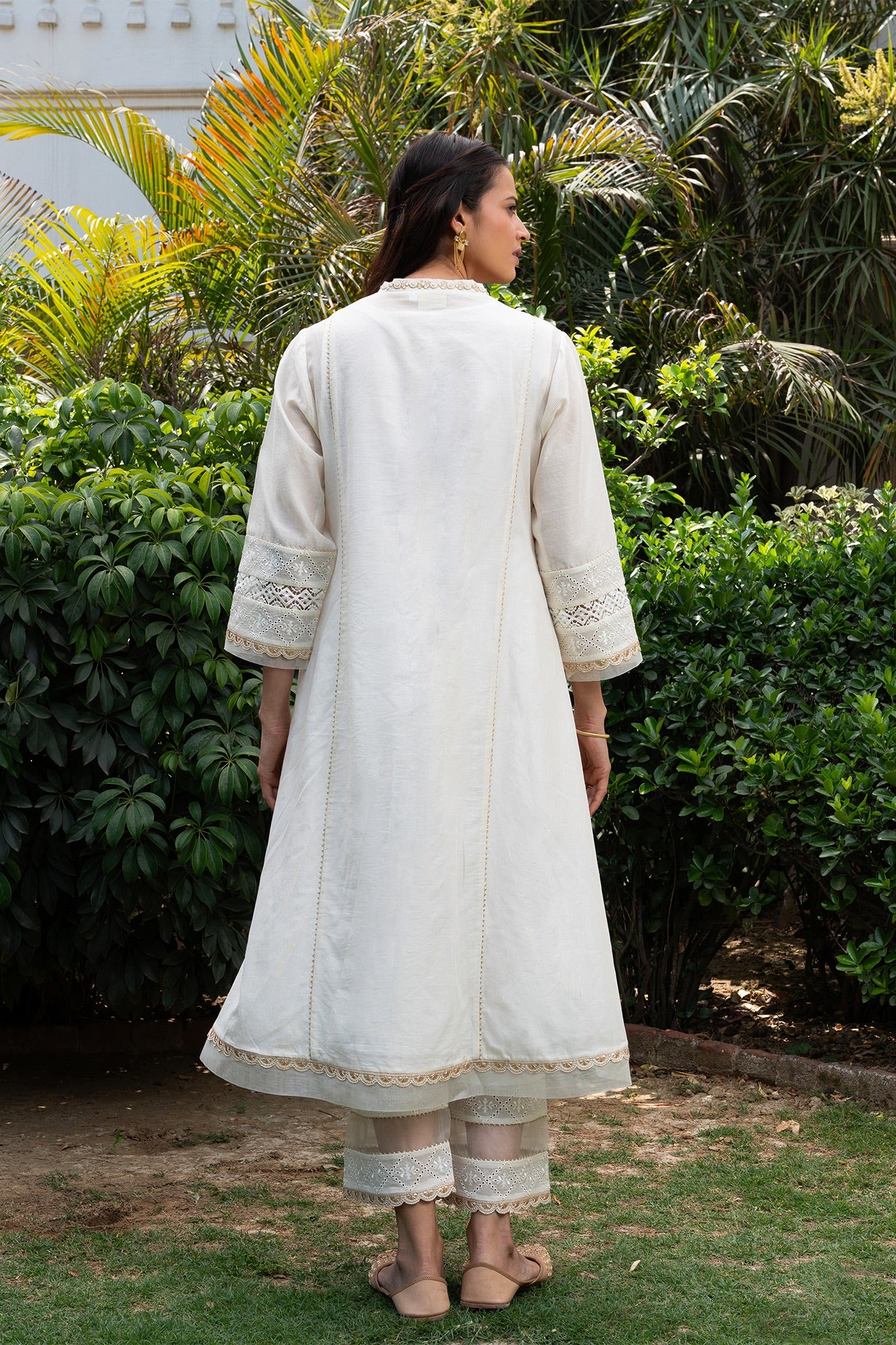 Off White Buti Embroidered Panelled Kurta Set