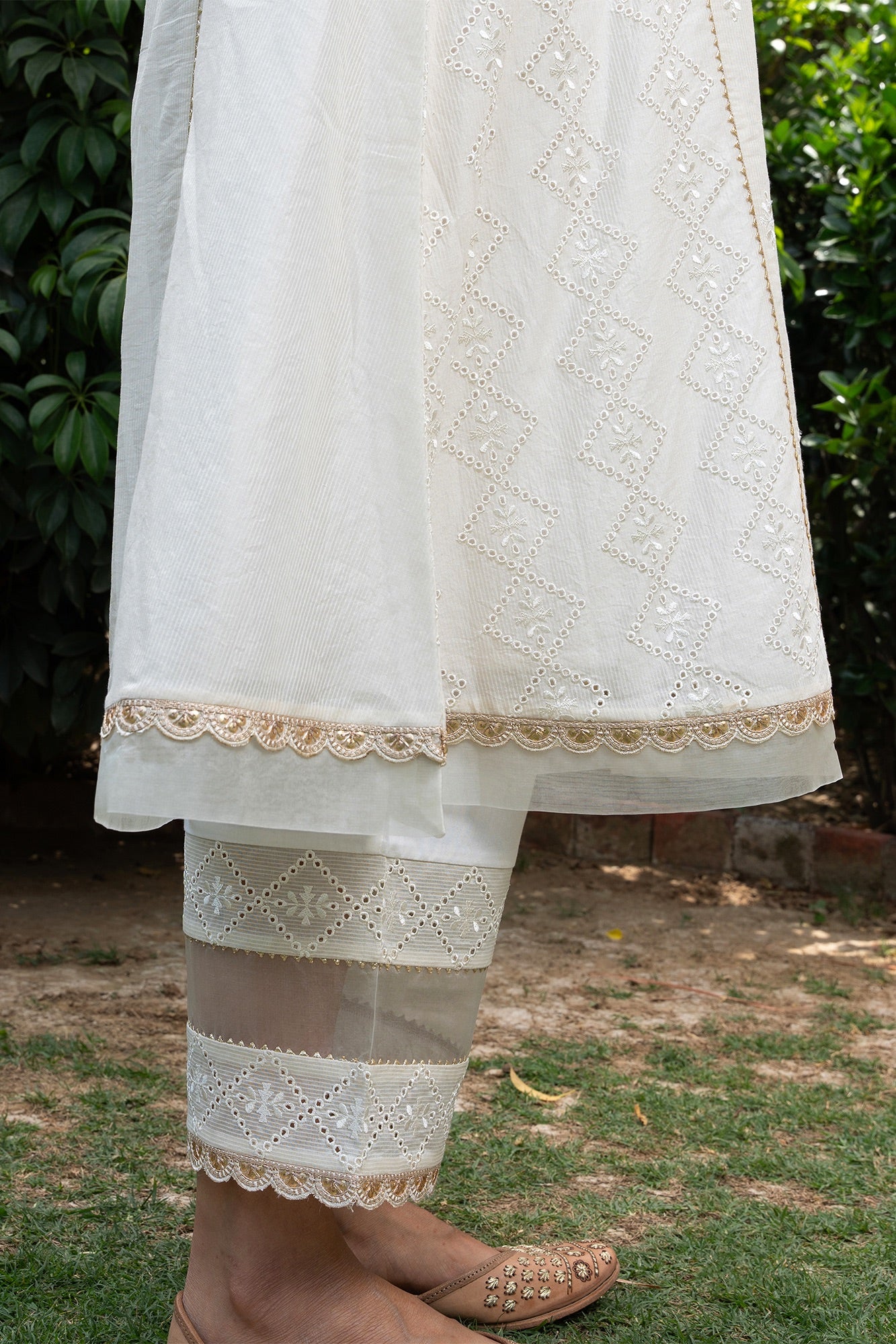 Off White Buti Embroidered Panelled Kurta Set