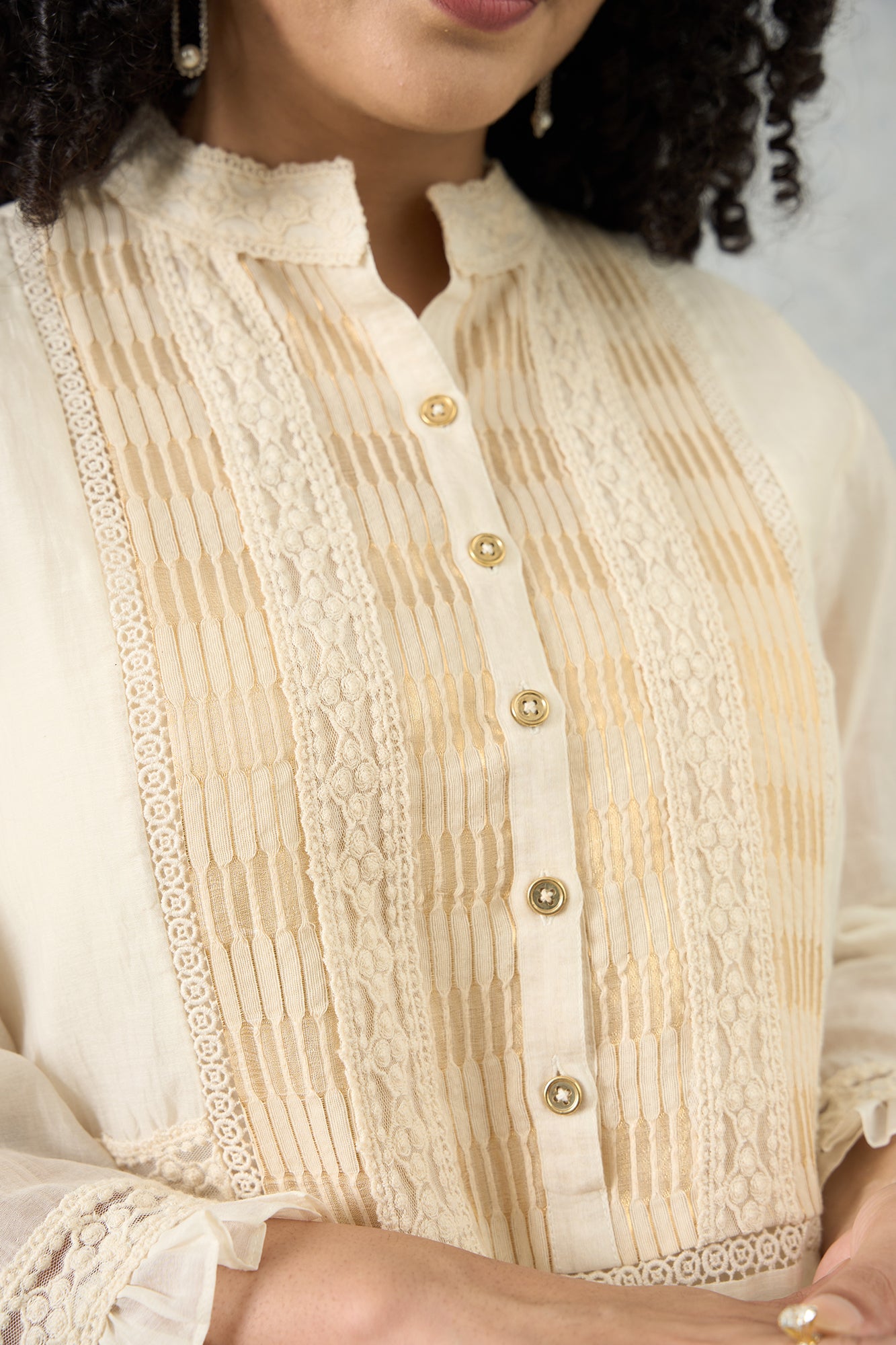 OFF WHITE CHANDERI KURTA SET, WITH GOLD STRIPED TISSUE SIDE YOKES